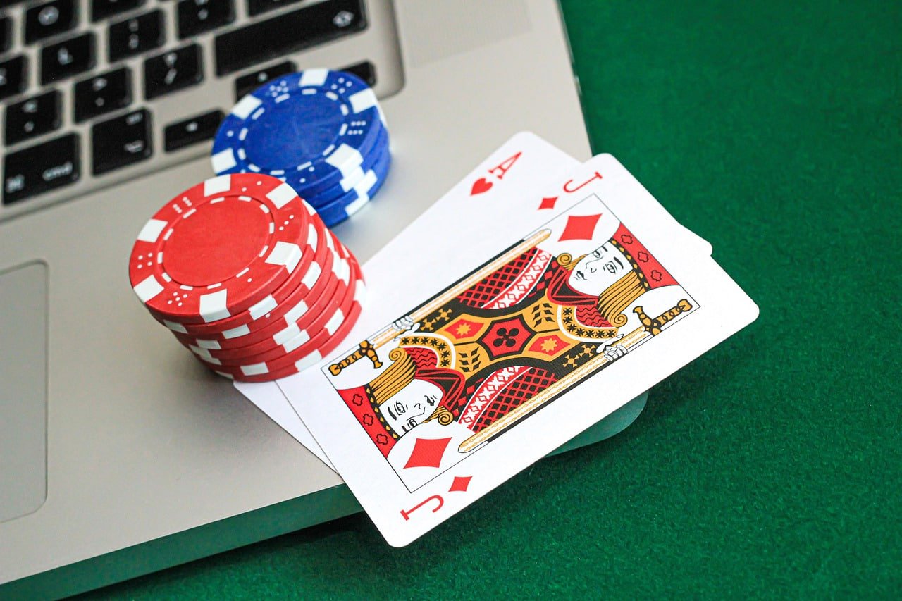 h129m ကာစီနို Blackjack Roulette mobile phone ဖြင့် ကစားနေမှု